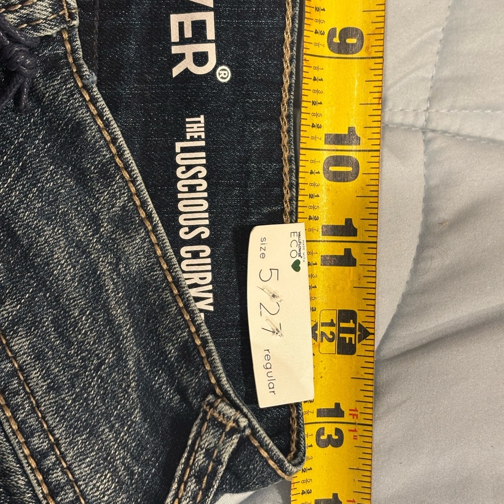 Wallflower Luscious Curvy fit Dark Wash Denim Jeans, 23.5” crop, size 5/27 reg - Picture 10 of 11